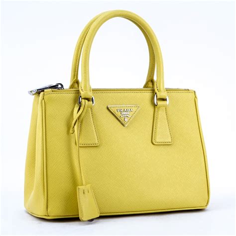 prada bag auction|Mehr.